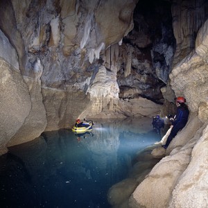 0d6feffd4e88fd877112e55cb3c9139ddd8342e4_cave_of_lakes_kalavrita.jpg