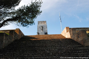 bf6c59d5db47920b822dd39fc63ff4c39f5a11e4_monument_to_the_heroes_of_1821_kalavrita_2.jpg
