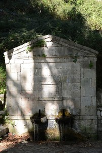 16b627918c463d731afee04b084d28821a13df34_morios_community_fountain_of_ilia_ancient_olympia.jpg